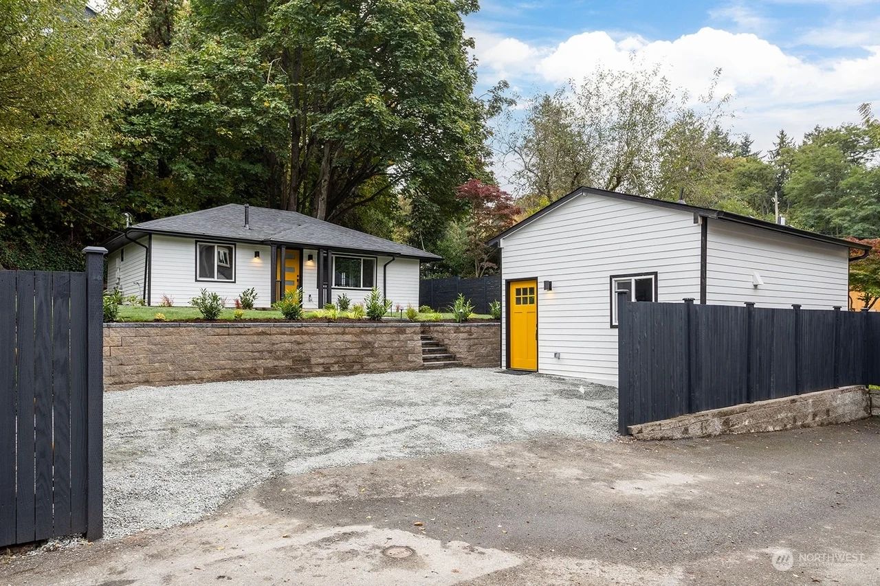 4221 1/2 Sw Myrtle St , WA 98136 - Interior/Exterior view 5