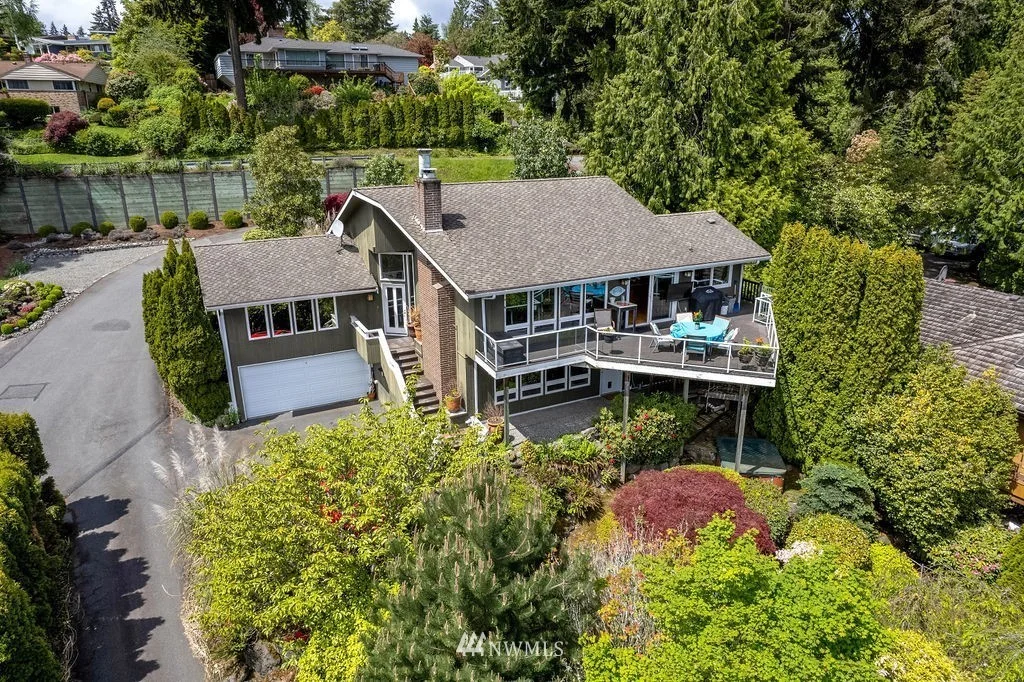 4044 E Mercer Way Mercer Island, WA 98040 - Mercer Island, WA